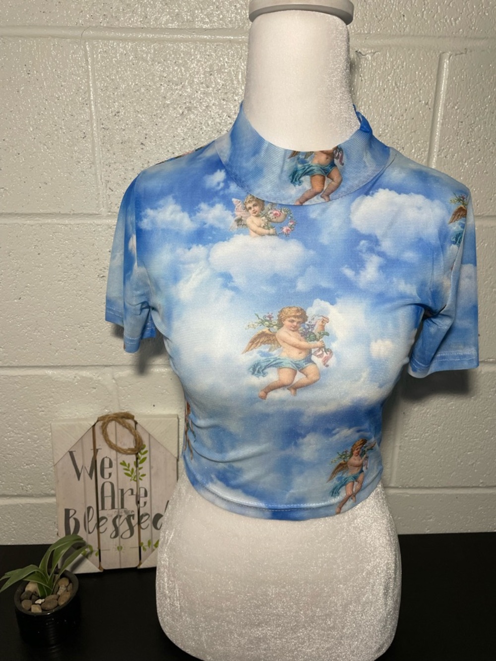 SHEIN Blue Cherub‎ Cloud Mock Neck Cropped Tee
